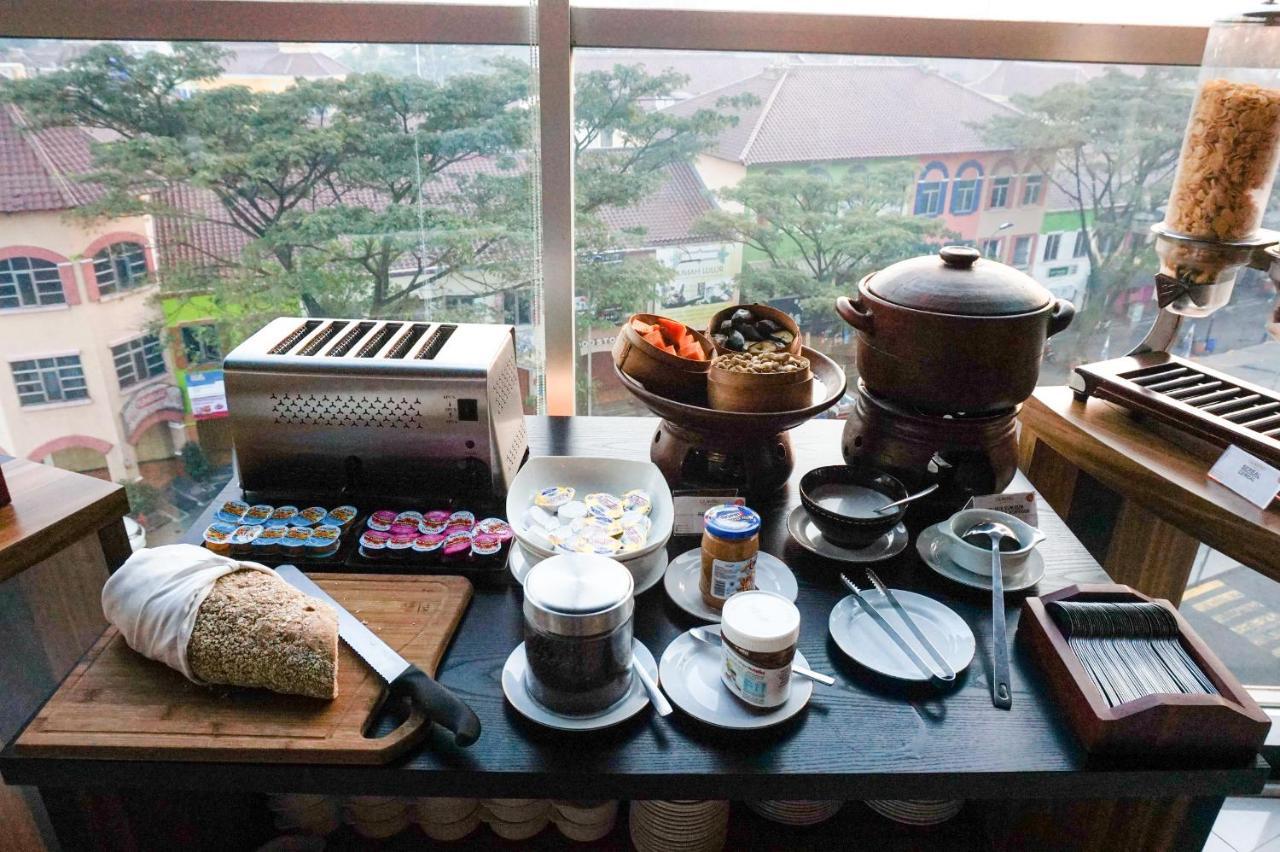 ฟ็อกซ์ ไลต์ โฮเต็ล เมโทร อินดะฮ์ - บันดุง Hotel ภายนอก รูปภาพ